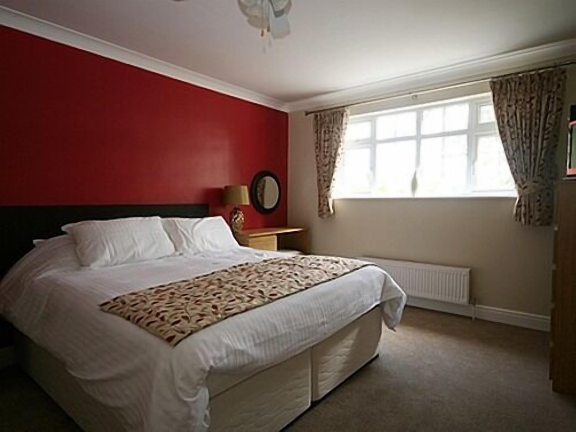 Dunmow Guest House Great Dunmow Exteriör bild